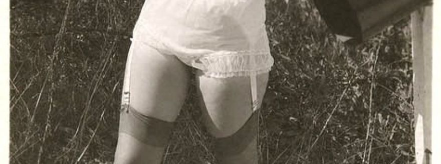 Le corset à jarretelles des années 1920