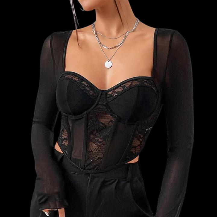 une femme porte un corset noir