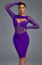 une robe de soirée corset violet