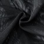 le tissu en maille d'un corset bustier noir